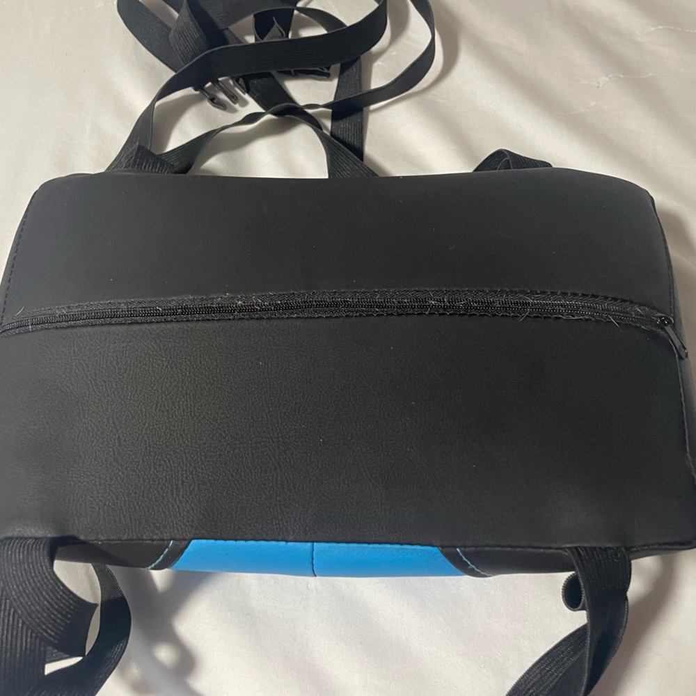 MERAX GAMING CHAIR HEAD REST - Picture 3 of 3